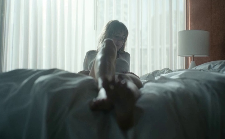 Linda Cardellini Sexy Scene in Dtf St. Louis